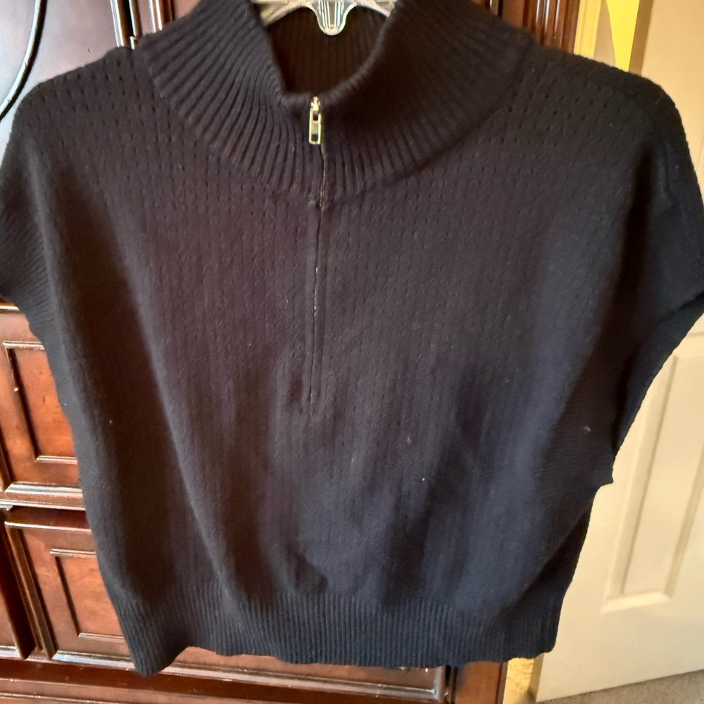 Black Short Sleeve Sweater with Zippered Collar size Large